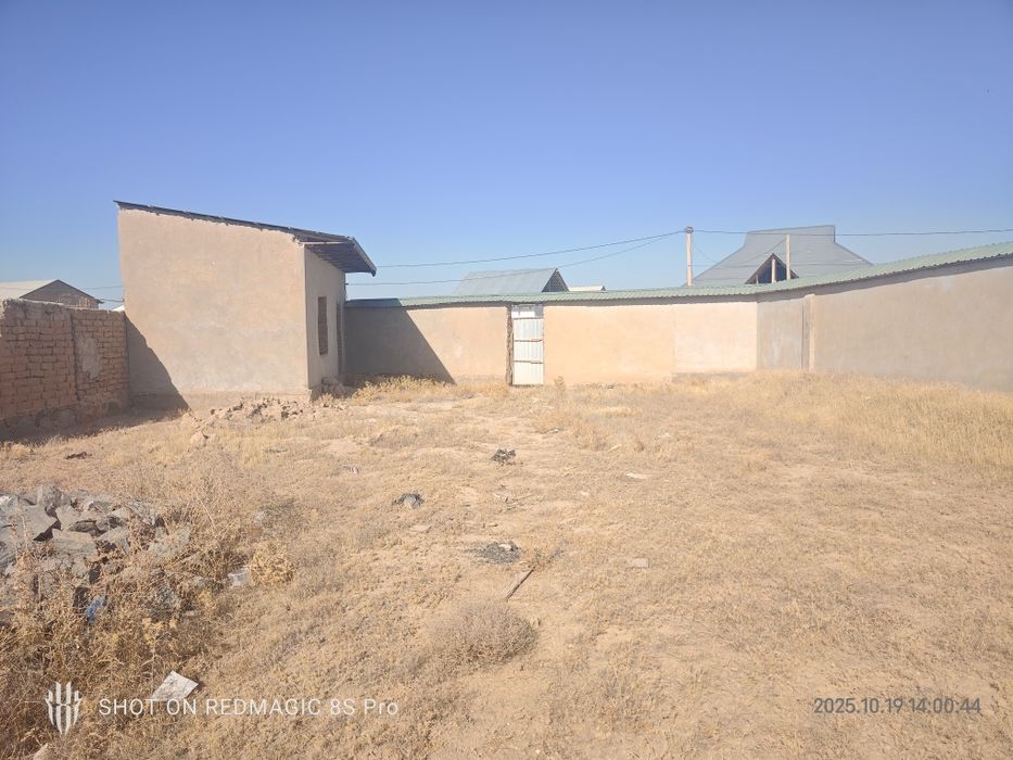 Uy joy sotiladi 4 sutix