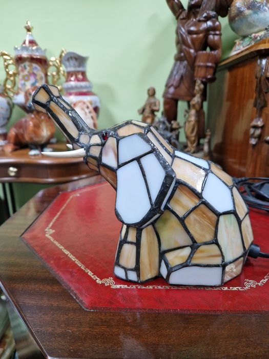 Страхотна антикварна настолна лампа Тифани