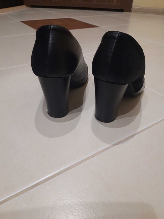 Дамски черни обувки кожа и велур