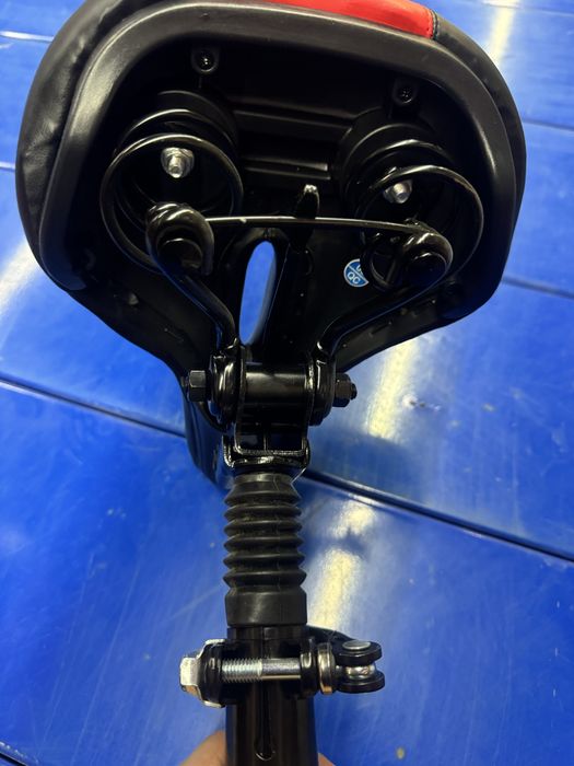 Седалка  с амортисьор за електрическа тротинетка скутер сваляема