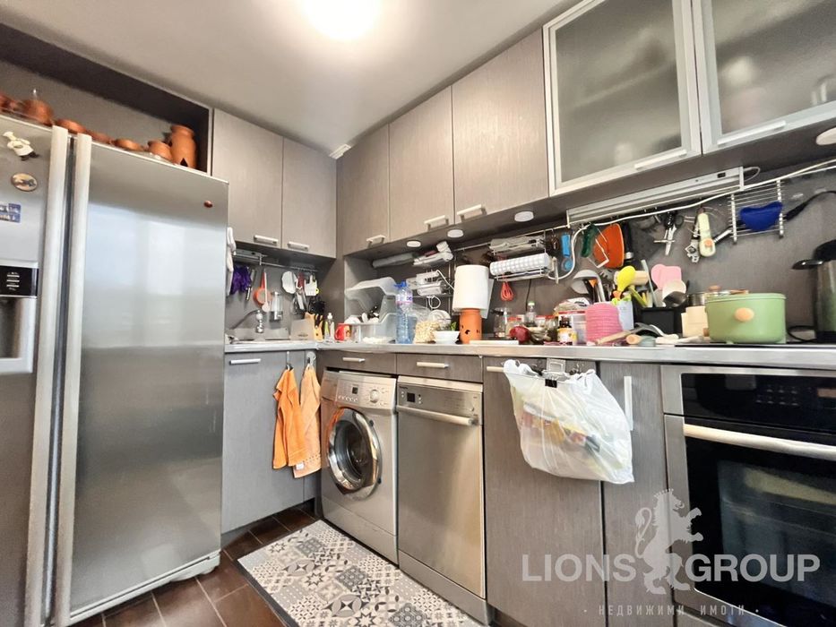 Продава се Тристаен апартамент в Варна, Левски - 110 кв.м за 1104 €/кв.м - Снимка #1