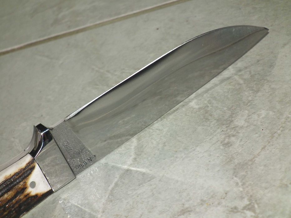 Cutit vánátoare maghiar masiv plásele din corn otel N690 toc piele nou mester Szalontai István