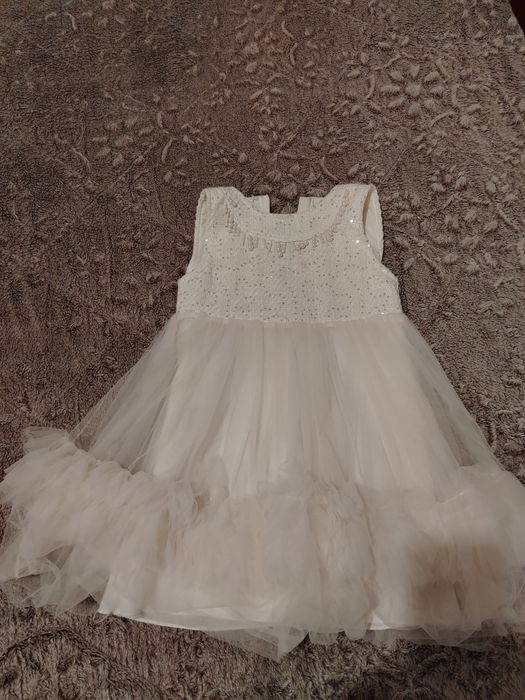 Платье белое нарядное на 4 года