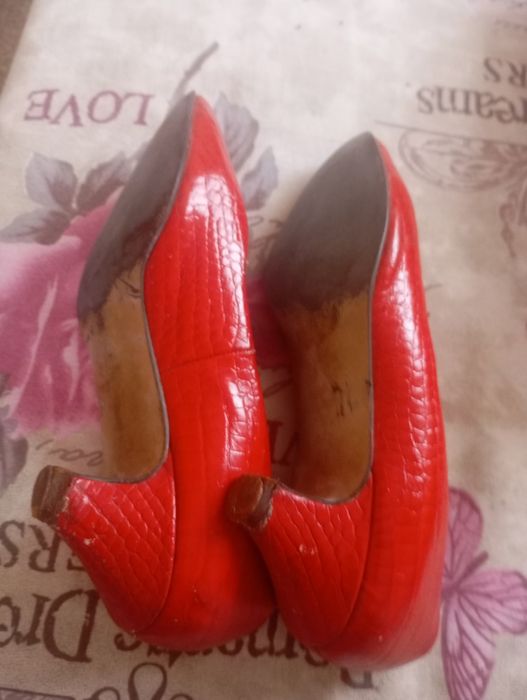Дамски обувки за носене.