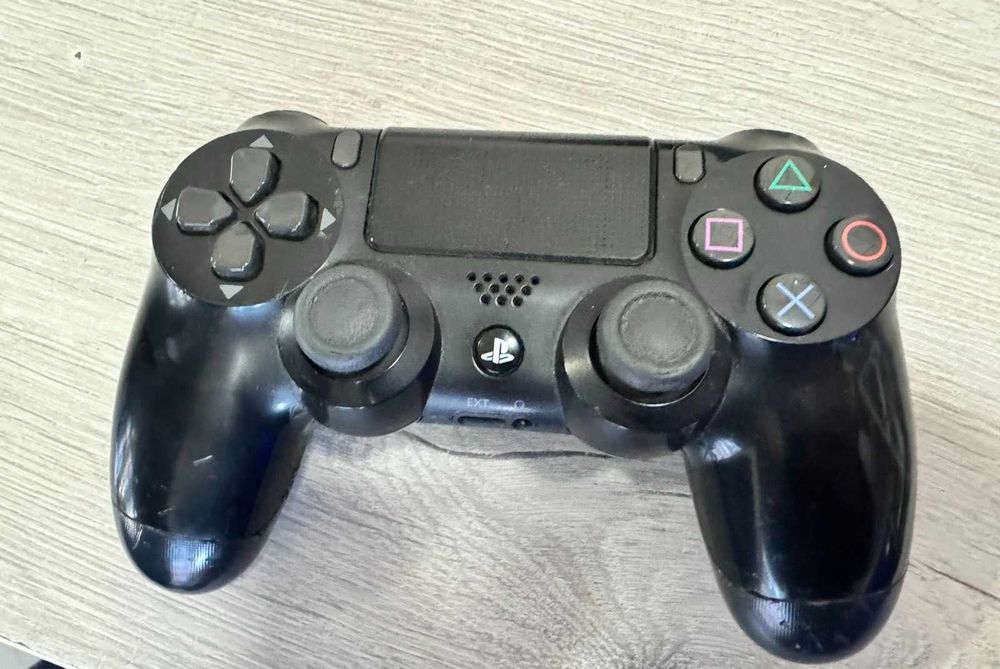 PlayStation 4 – 1TB  / НЕ приема дискове