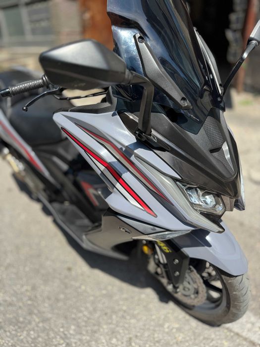 Кимко АК 550, KYMCO AK 550