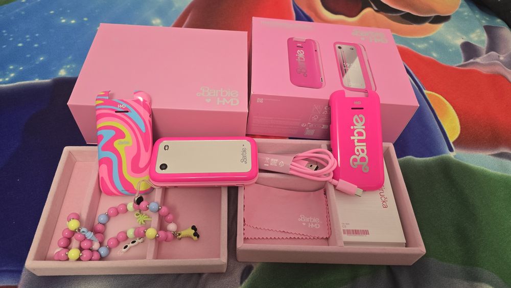 Telefon Barbie cu accesorii-aproape nou