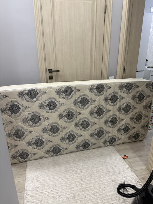 Отдам Матрас есть не ровности