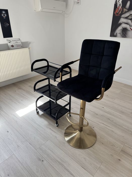 Scaun si masuta salon