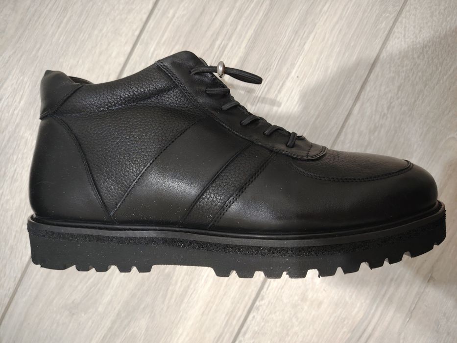 Продам новые ботинки