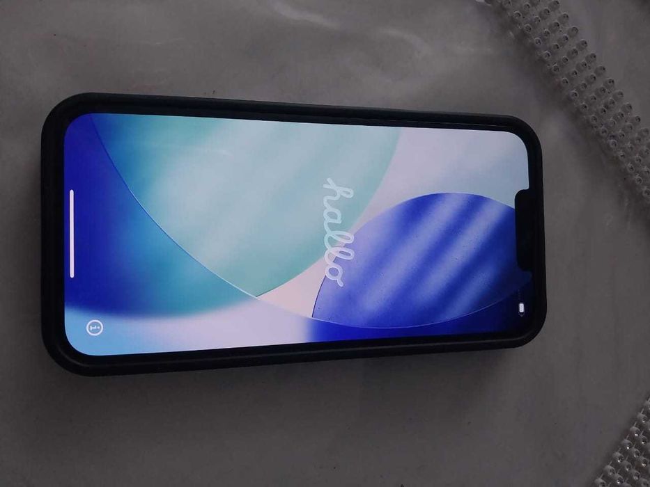 Продам iPhone 13 на 256 Гб.