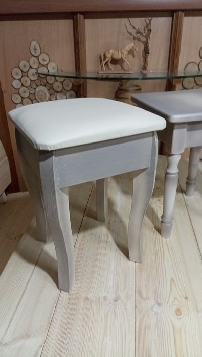 Деревянные табуретки