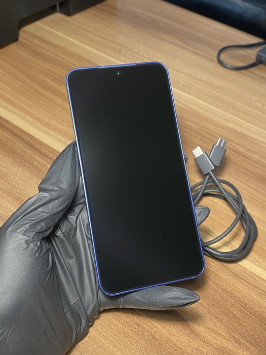 Samsung Galaxy s25 •128 GB • Navy