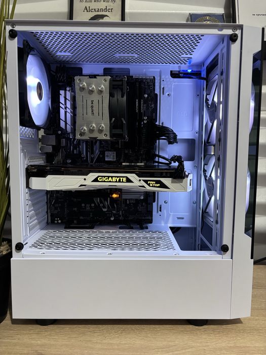 Геймърски компютър Intel i5 7500/GTX1070/12 Ram/256 ssd/500GB HDD/600W