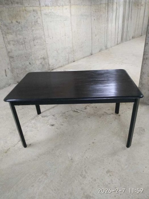 Продавам трапезна маса с 6 стола