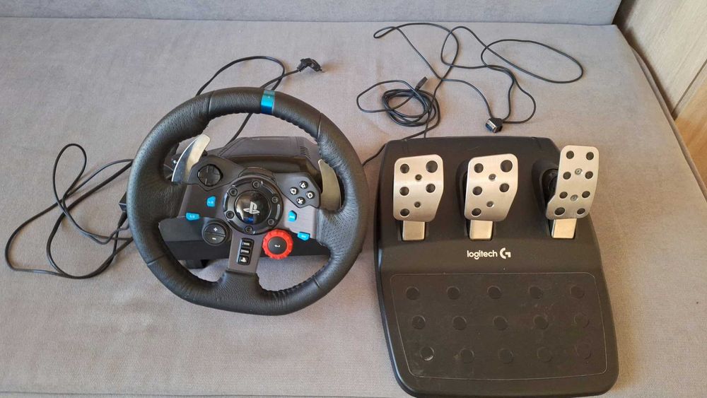Logitech G29 Driving Force – Volan + Pedale – PS5 / PS4 / PS3 / PC