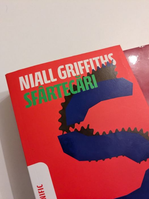 Lot de 4 cărți, stare foarte bună.