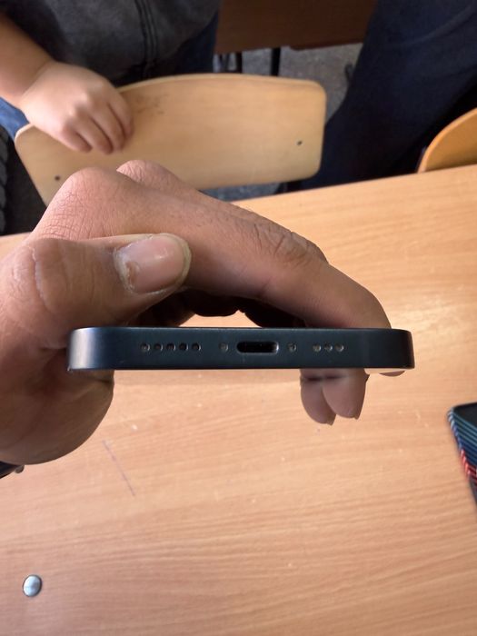 Продам iPhone 14 128 гБ в отличном состоянии
