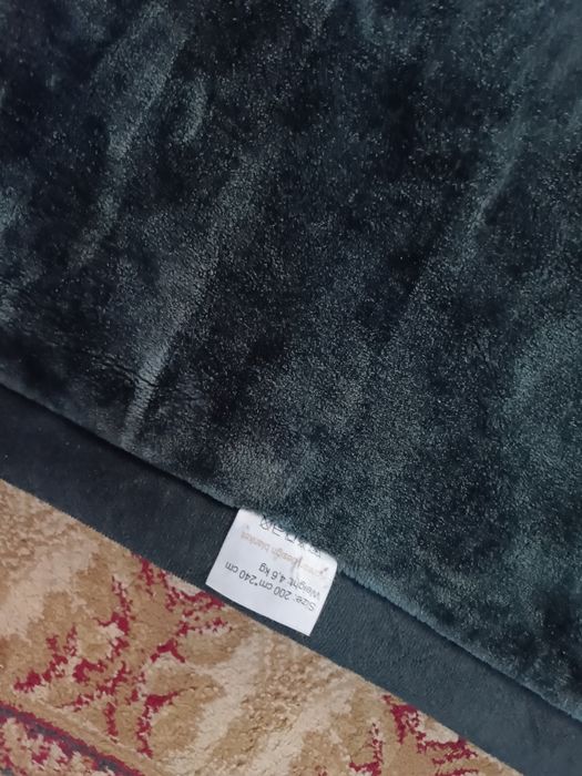 Двухспальной новое красивое одеяло с отливом двух сторон.