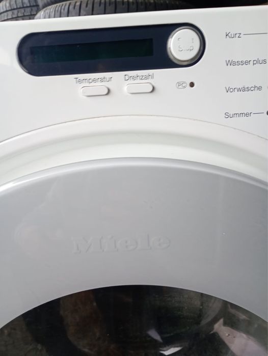 Продавам пералня Miele – Mercedes-ът при пералните