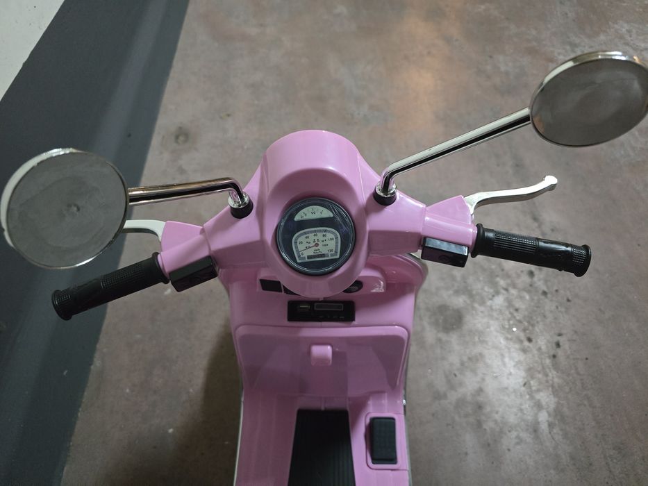 Motocicleta electrica pentru copii Vespa