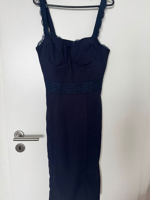 Рокля  синя дълга до коляното вталена