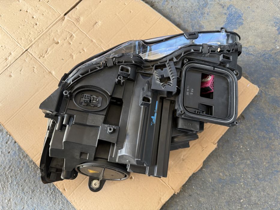 Far dreapta ILS xenon bixenon Mercedes w204 facelift