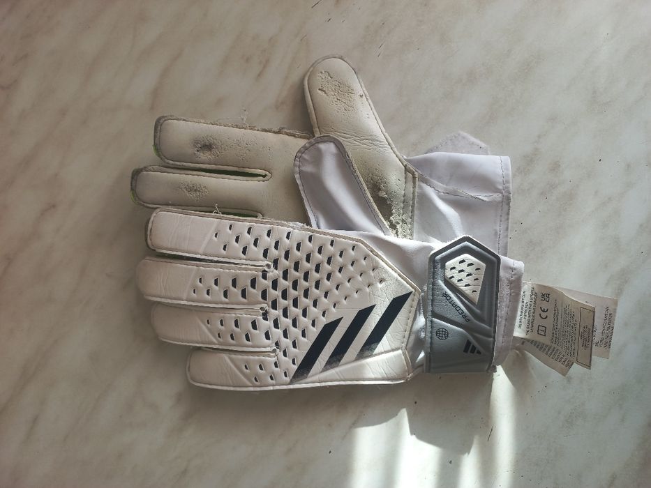 Футбольные перчатки predator Adidas