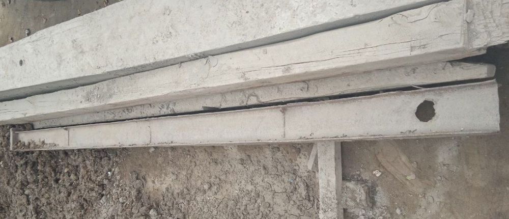 Швелер ва брус сотилади 1 доно швелер 2 доно бурус 4 метир чикоди