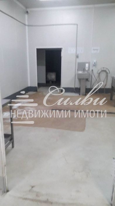 Дава се под наем Промишлена сграда в Шумен, Център - 3000 кв.м за 5100 € - Снимка #6