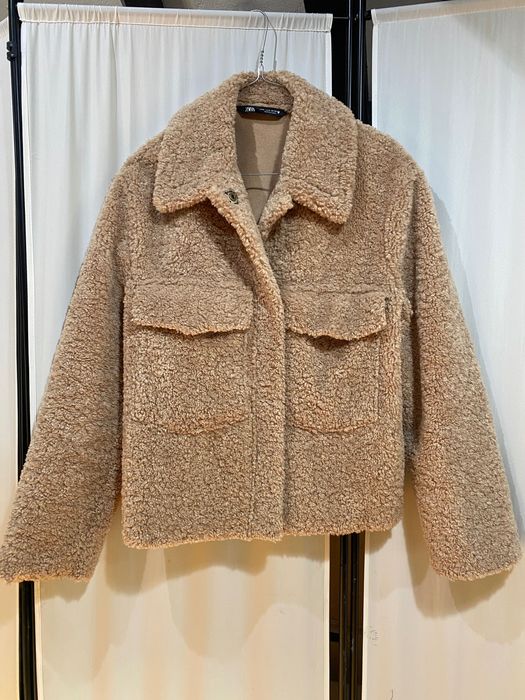 Късо мъхесто палто Zara