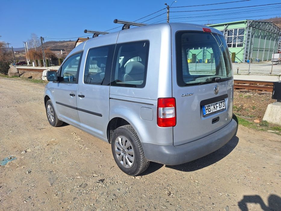 VW caddy 1,9 tdi 2010,5 locuri