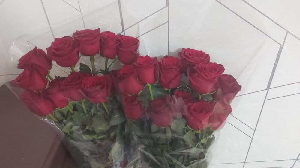 Букет цветов, розы красные