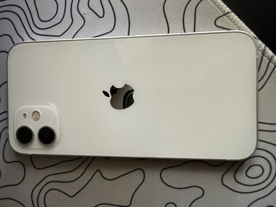 Продам Iphone 12