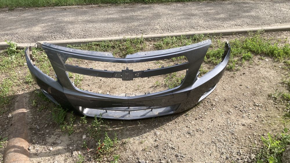 продам оригинальный бампер Кобальт