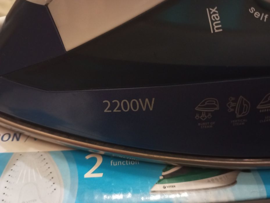 Утюг Vitek.      .
