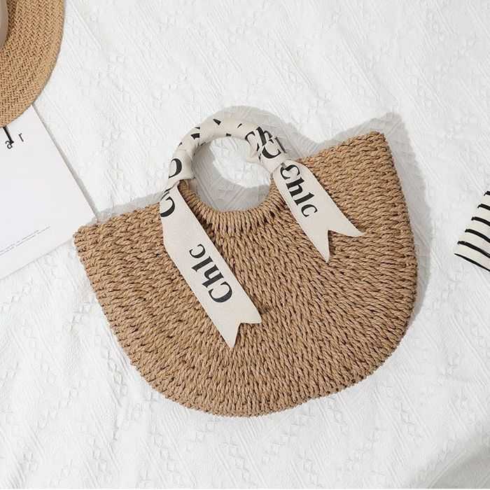 Соломенная плетённая сумка