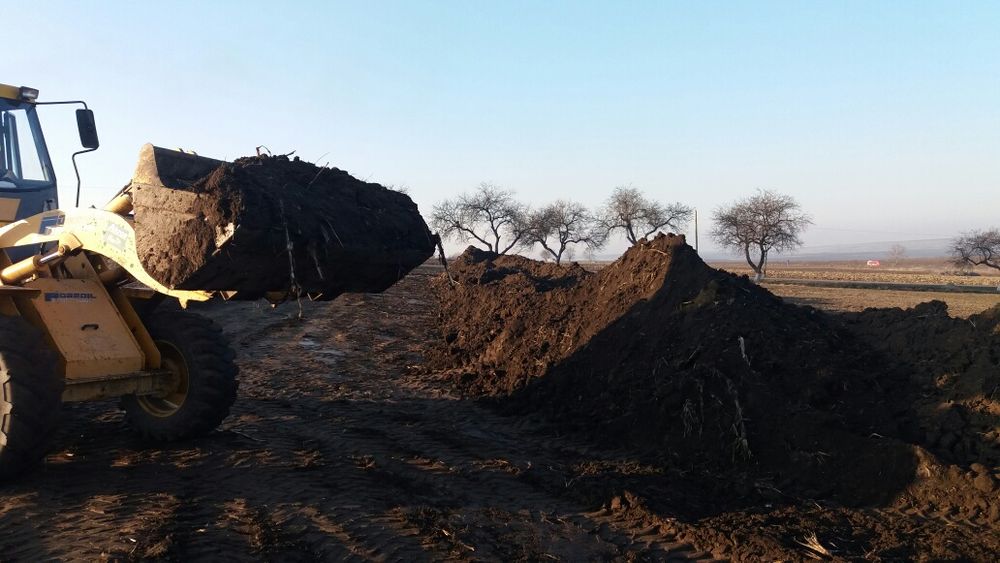 Vand pamant negru si de umplutura
