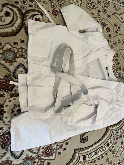 Продам кимоно для каратэ