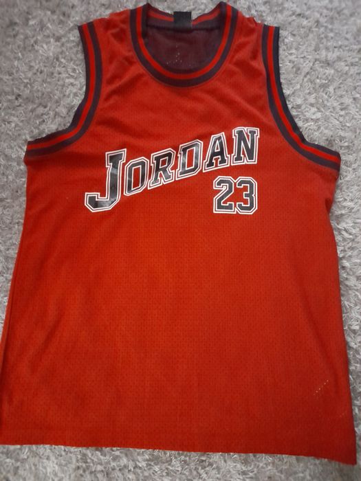 Maieu jordan 23 culoare roșu