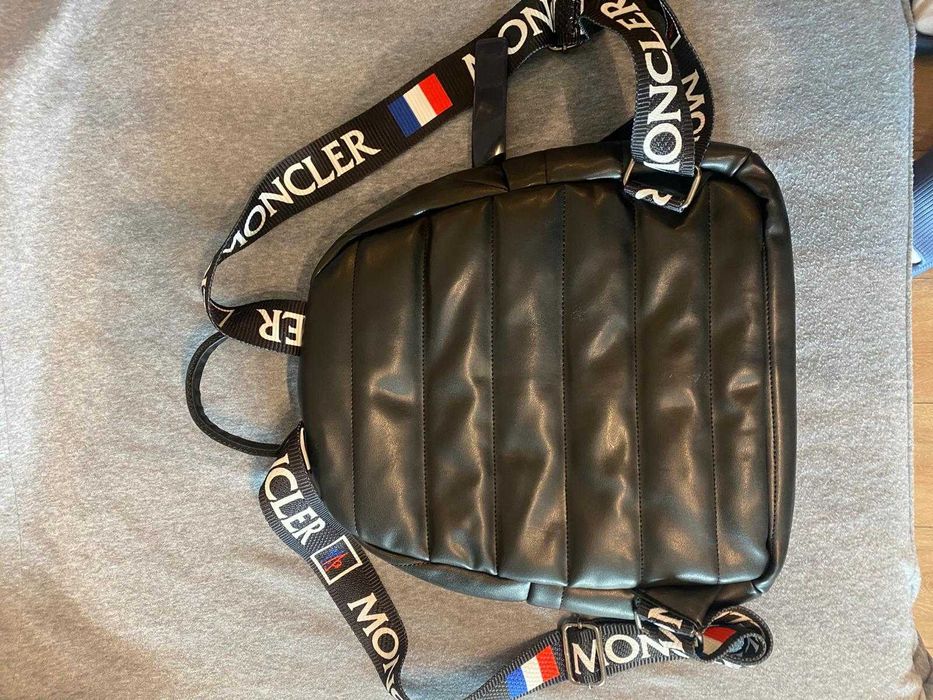 Rucsac negru deosebit