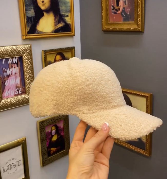 Дамски шапки