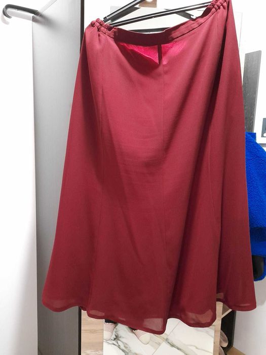 Продавам дамски костюм