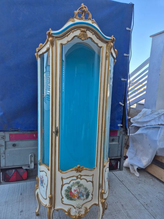 Vitrină în stil venețian