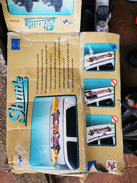 Vând suporți magnetici plafon pt schiuri și bete