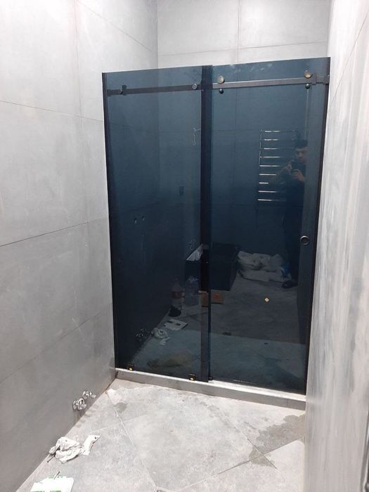 Стеклянной душ кабина