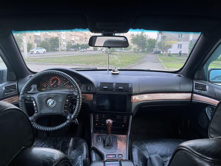 Продам бмв е39 .