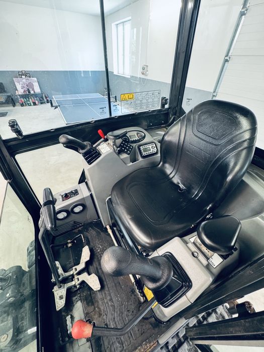 Miniexcavator Bobcat E17 2022