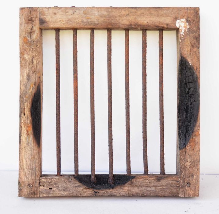 Fereastra cu zabrele pentru beci lemn masiv cu fier forjat