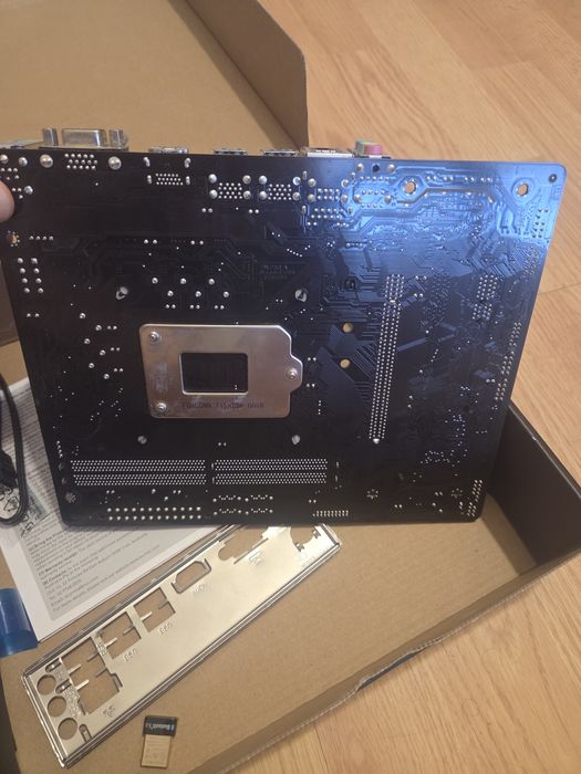 Intel Core i5-9400 + Gigabyte B365M H